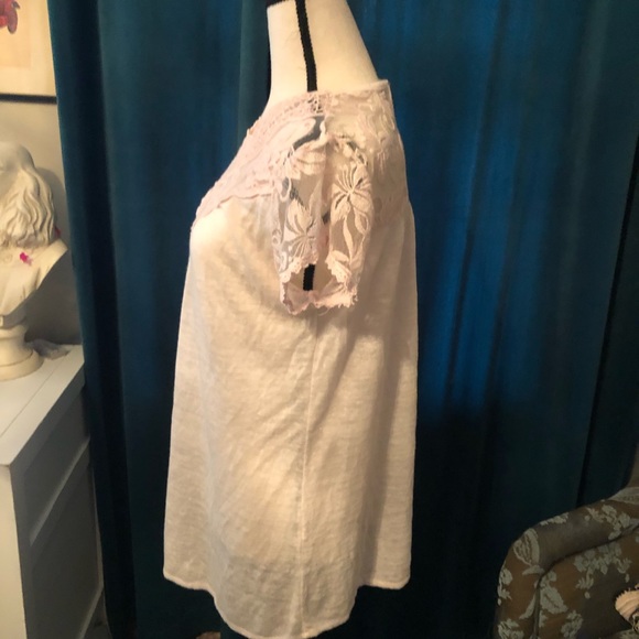 Beautiful Lavender Lace Top - Picture 4 of 7